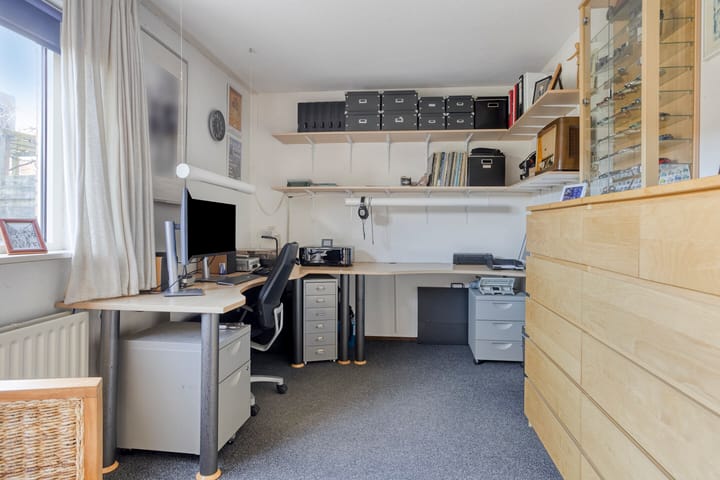 Photo 10 of Natalie Barneykade 32