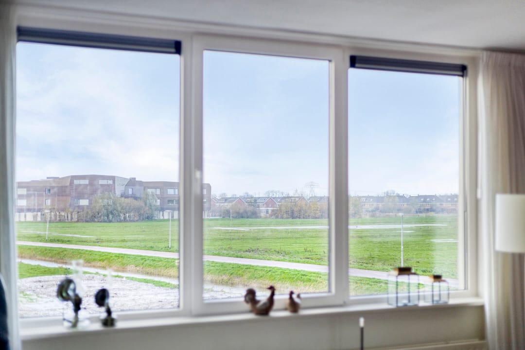 Photo 16 of Natalie Barneykade 32