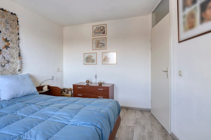 Photo 29 of Natalie Barneykade 32