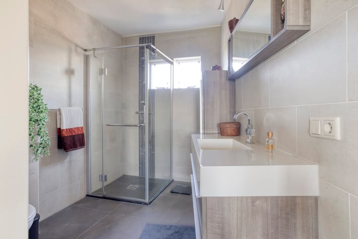 Photo 30 of Natalie Barneykade 32