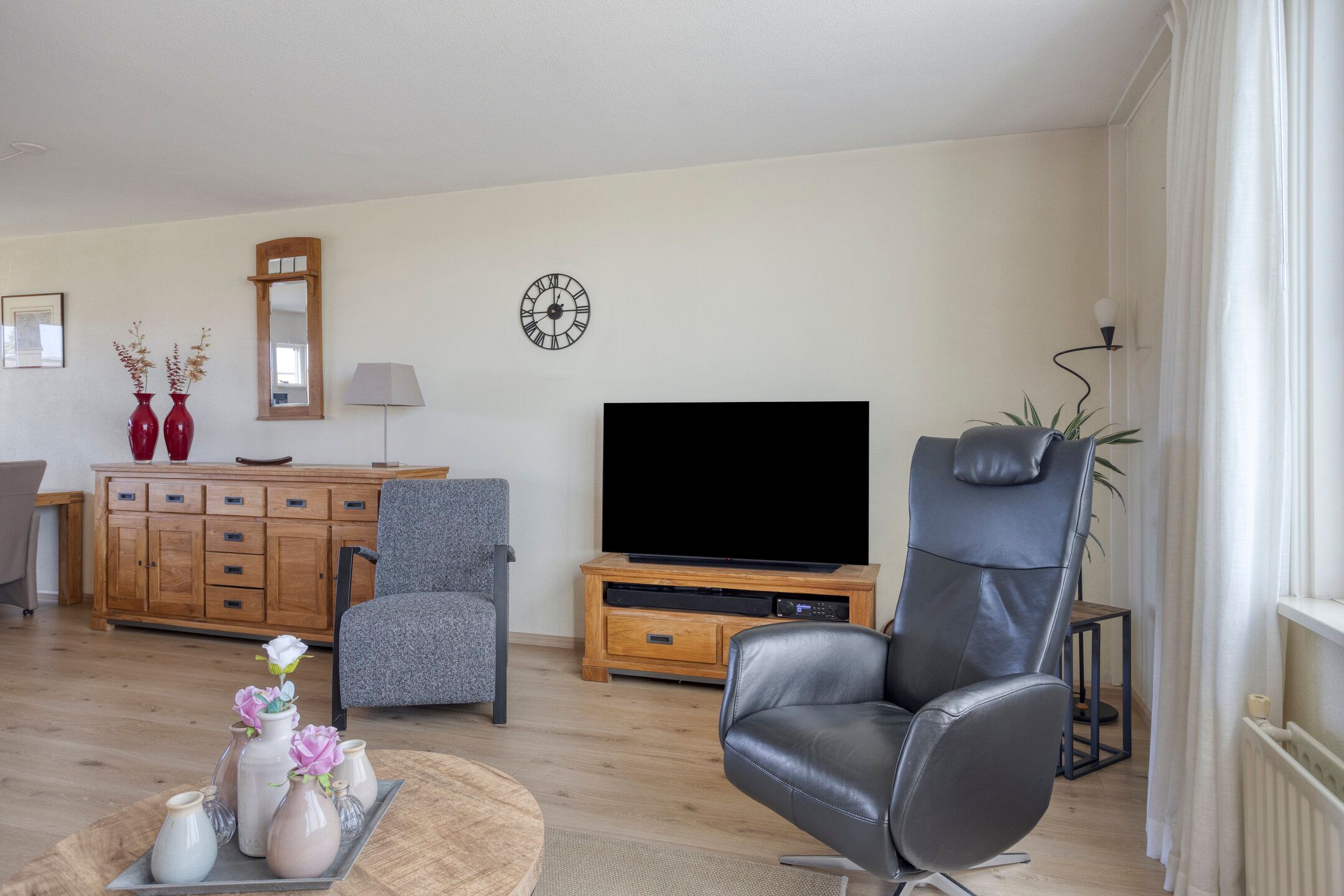 Photo 18 of Natalie Barneykade 32