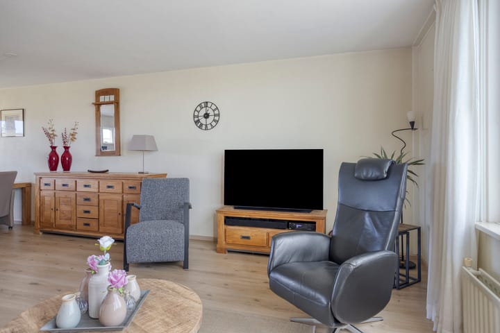 Photo 18 of Natalie Barneykade 32