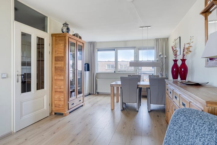 Photo 19 of Natalie Barneykade 32