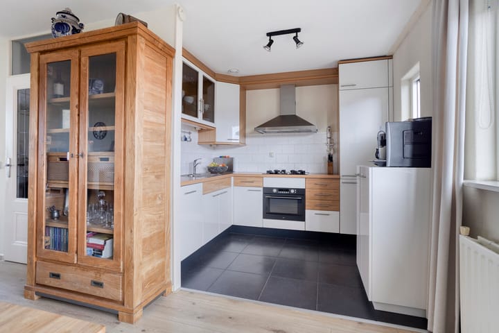 Photo 21 of Natalie Barneykade 32