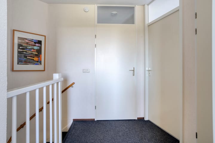 Photo 26 of Natalie Barneykade 32