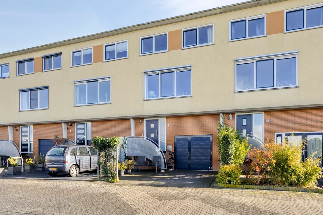 Photo 38 of Natalie Barneykade 32