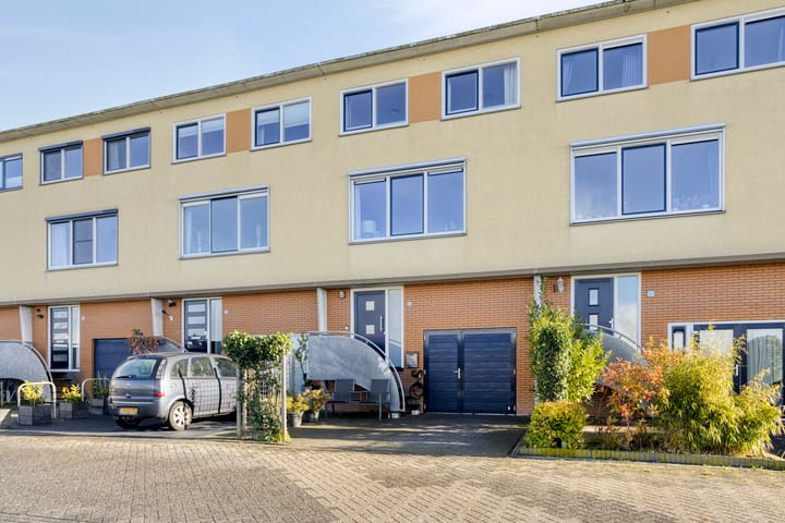 Photo 38 of Natalie Barneykade 32