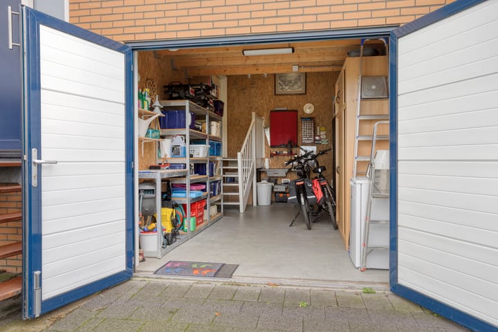 Photo 40 of Natalie Barneykade 32