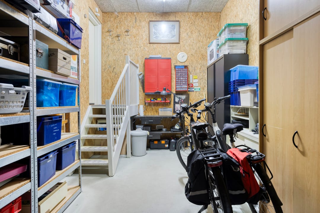 Photo 41 of Natalie Barneykade 32