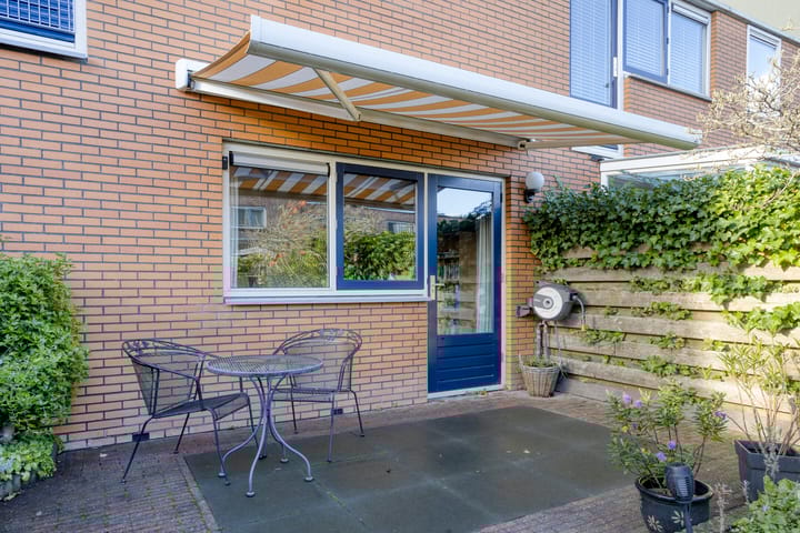 Photo 44 of Natalie Barneykade 32