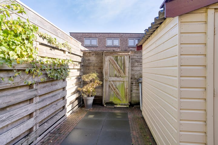 Photo 46 of Natalie Barneykade 32