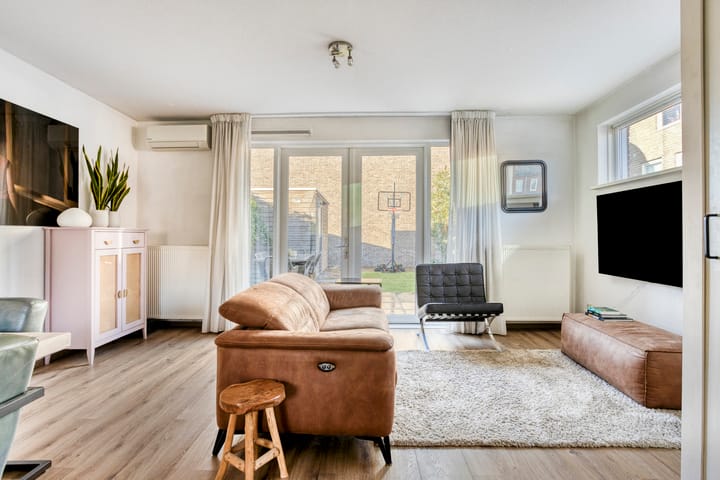 Photo 8 of James Cookroute 129