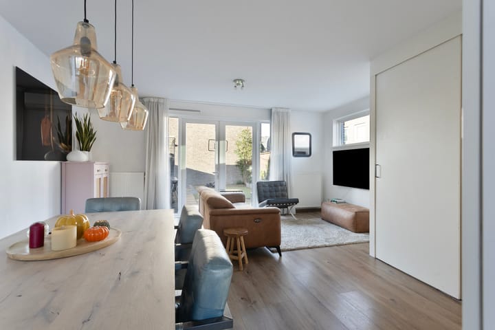 Photo 17 of James Cookroute 129