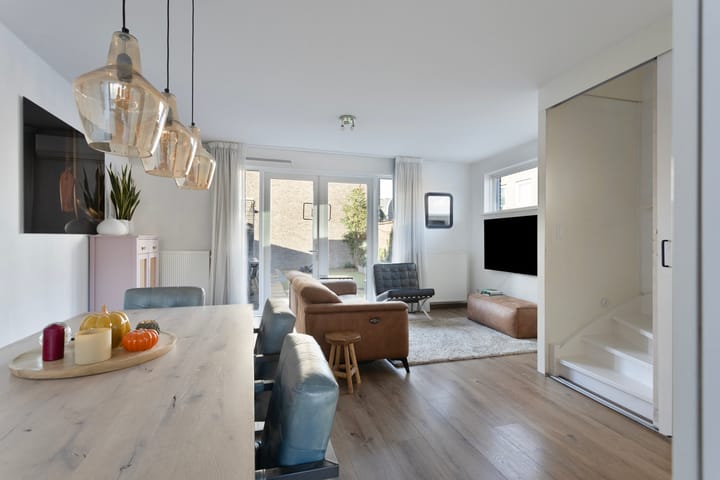 Photo 18 of James Cookroute 129