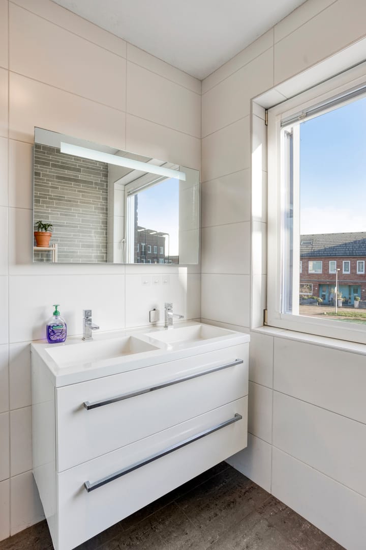 Photo 23 of James Cookroute 129