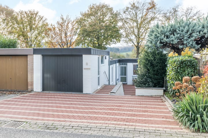 Photo 2 of Pastoor Steinbuschstraat 9