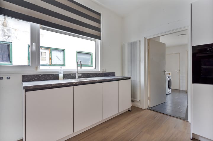 Photo 9 of Oosterstraat 8