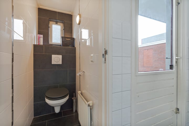 Photo 10 of Oosterstraat 8