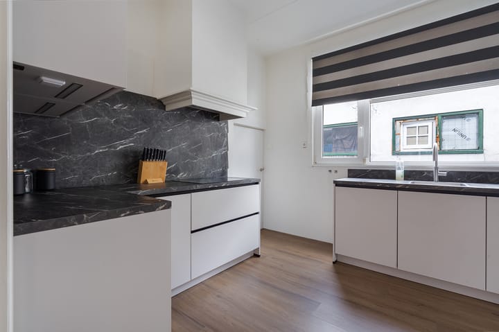 Photo 8 of Oosterstraat 8