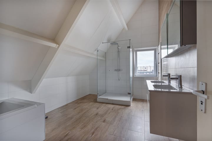 Photo 17 of Oosterstraat 8