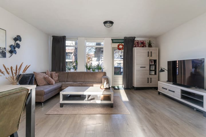 Photo 17 of Stuijvenburchstraat 117