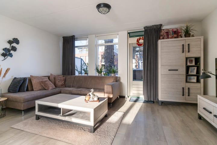 Photo 18 of Stuijvenburchstraat 117