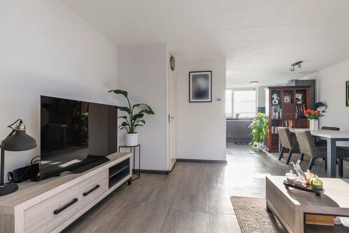 Photo 19 of Stuijvenburchstraat 117