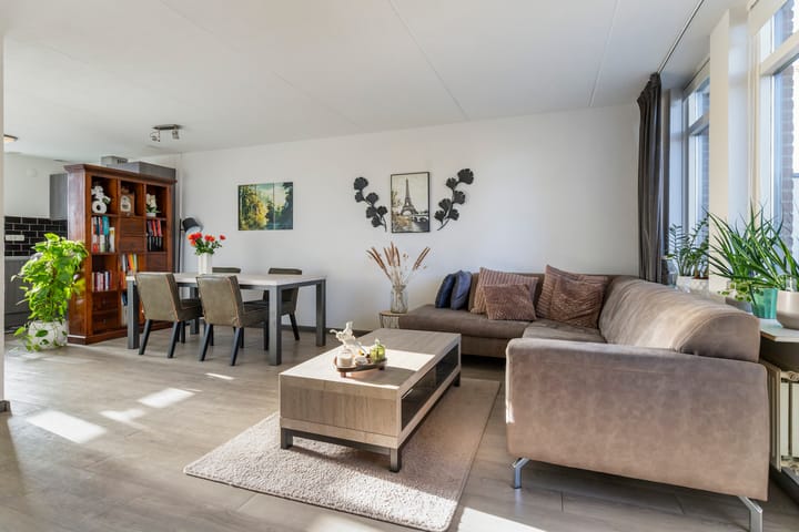 Photo 3 of Stuijvenburchstraat 117