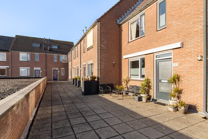 Photo 2 of Stuijvenburchstraat 117