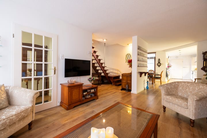 Photo 2 of Atjehstraat 8-A