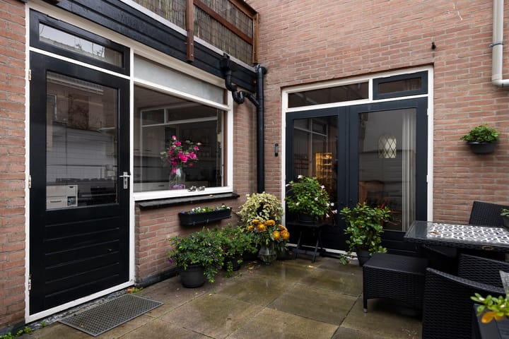 Photo 18 of Atjehstraat 8-A