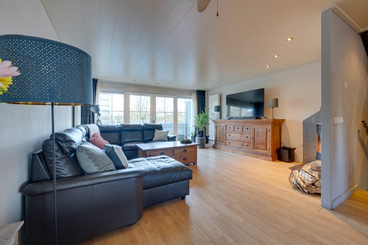 Photo 6 of Meeuwstraat 92