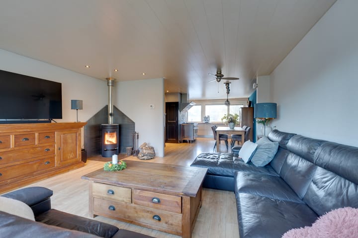 Photo 10 of Meeuwstraat 92