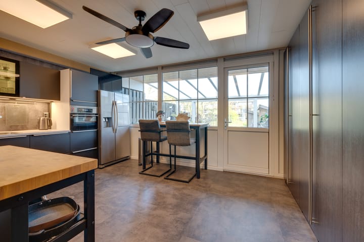 Photo 22 of Meeuwstraat 92