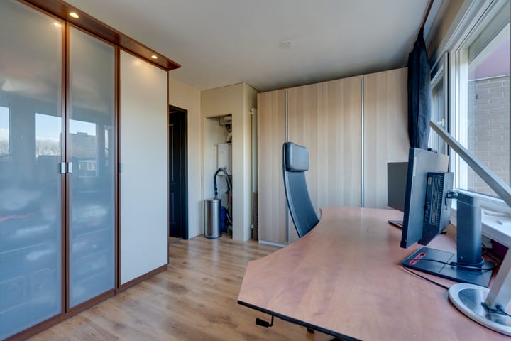 Photo 40 of Meeuwstraat 92