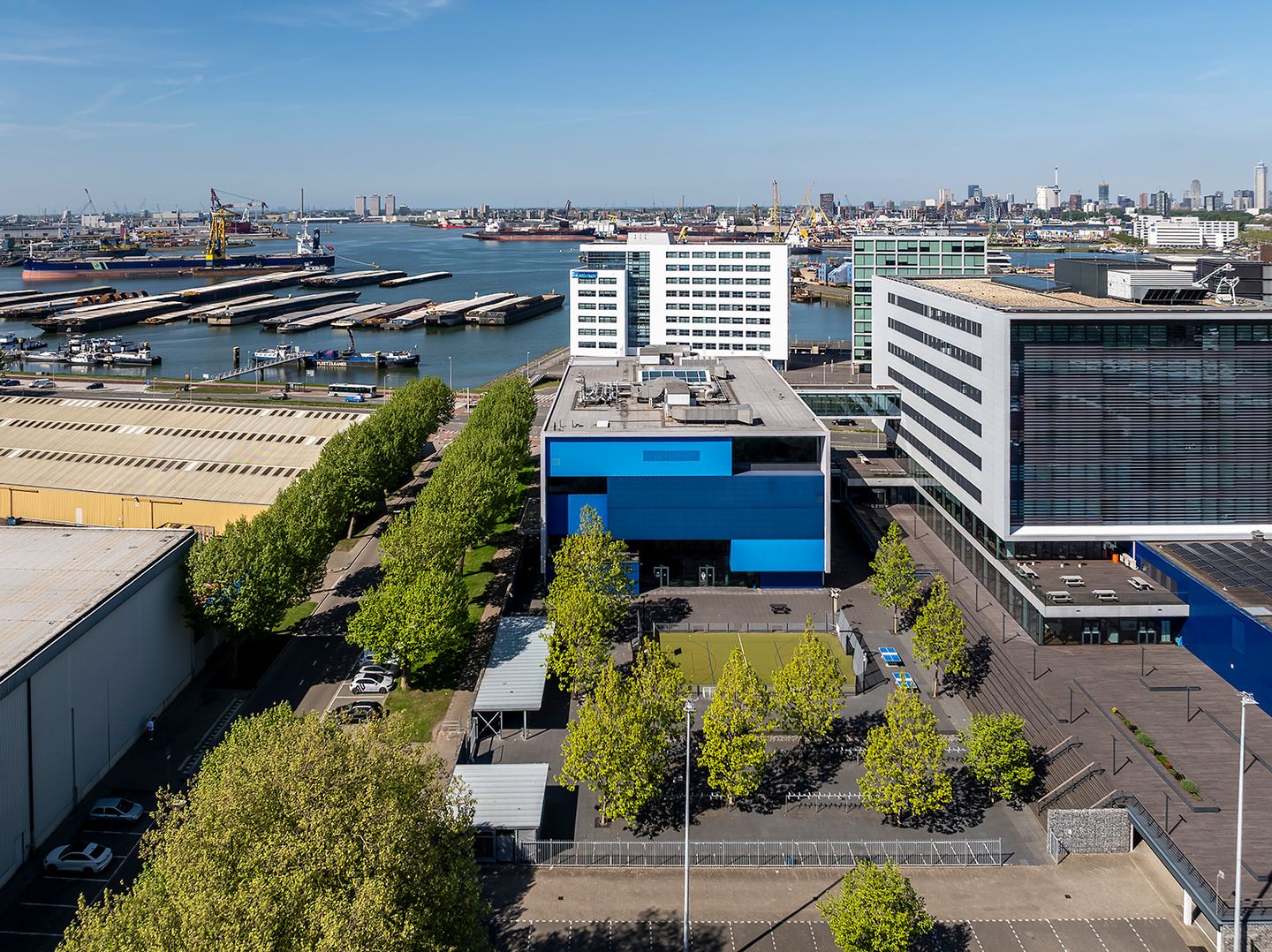 View photo 2 of Anthony Fokkerweg 4