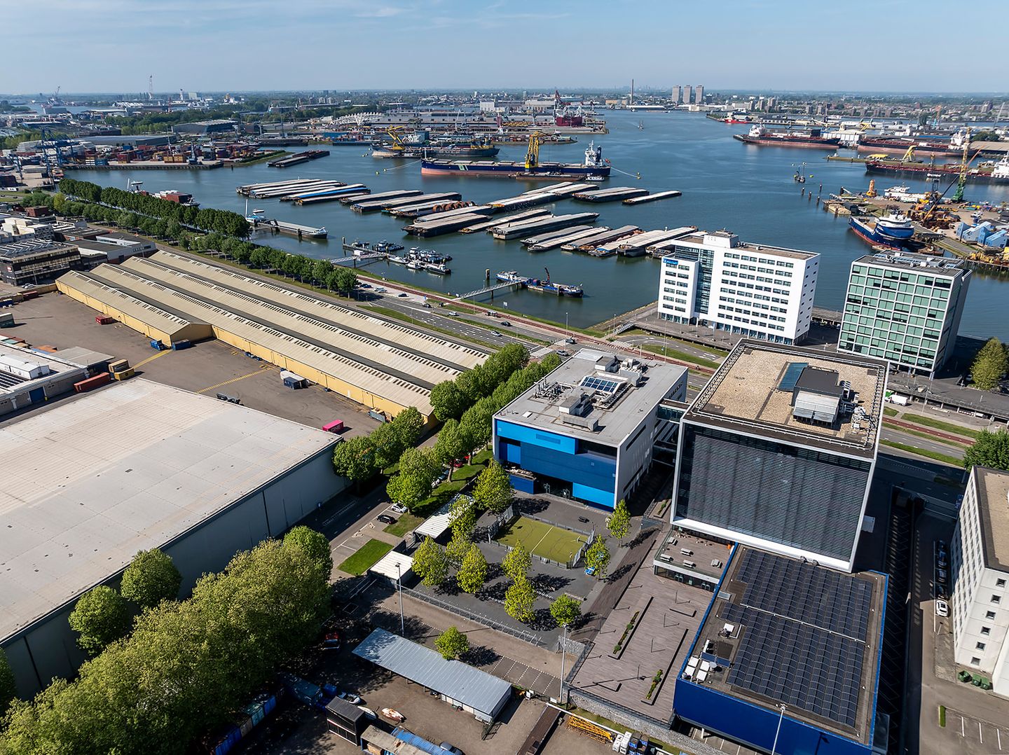 View photo 3 of Anthony Fokkerweg 4