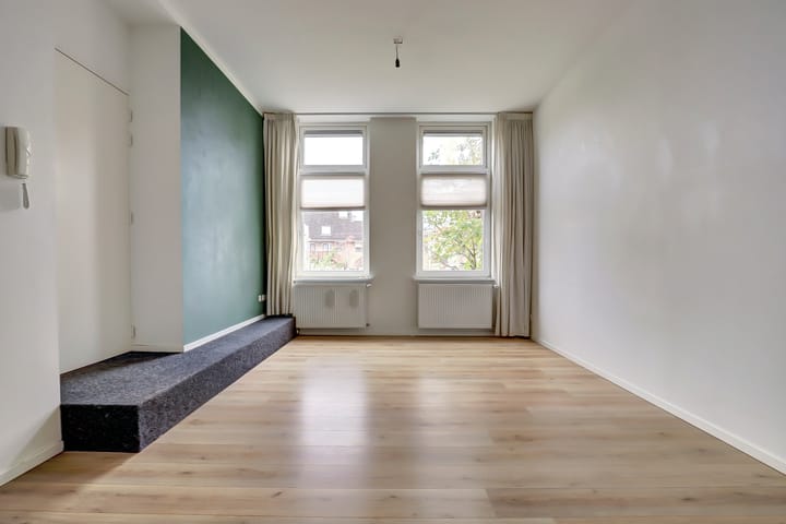 Photo 11 of Dominicanenstraat 151