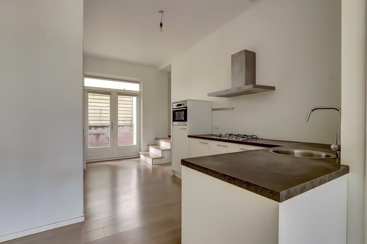 Photo 12 of Dominicanenstraat 151