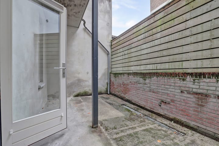 Photo 23 of Dominicanenstraat 151