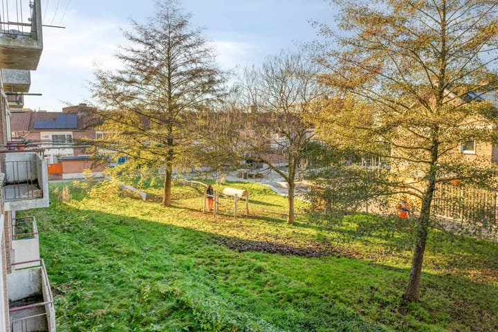 Photo 17 of Van Galenstraat 63-2