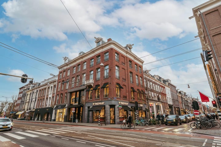 Photo 4 of Van Baerlestraat 17-3