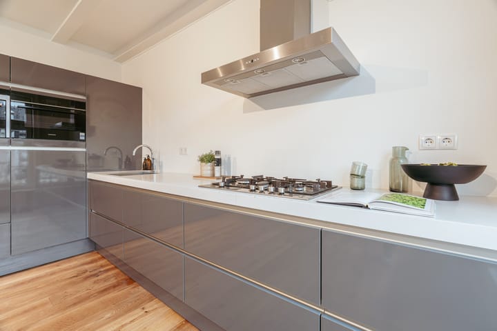 Photo 16 of Van Baerlestraat 17-3