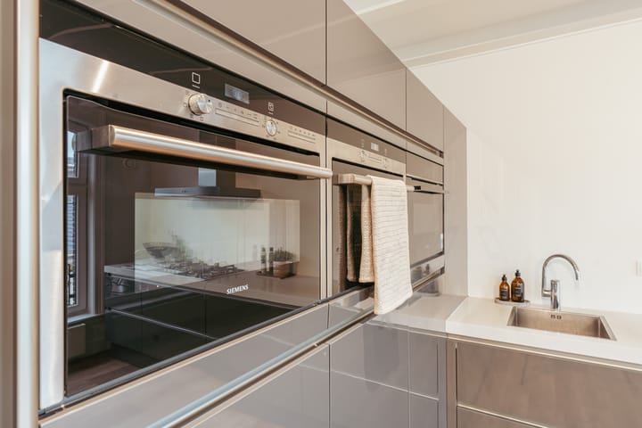 Photo 17 of Van Baerlestraat 17-3