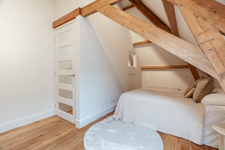 Photo 22 of Van Baerlestraat 17-3