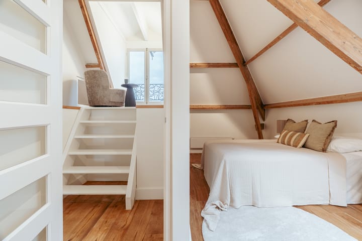 Photo 23 of Van Baerlestraat 17-3