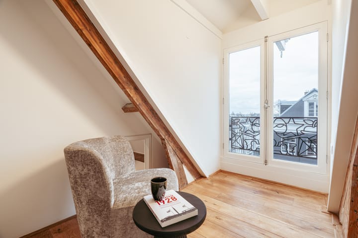 Photo 26 of Van Baerlestraat 17-3