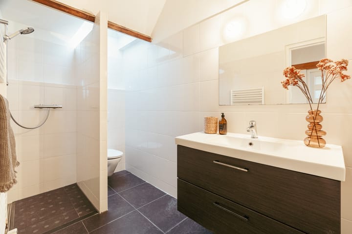 Photo 29 of Van Baerlestraat 17-3