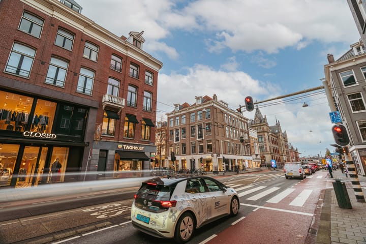 Photo 35 of Van Baerlestraat 17-3