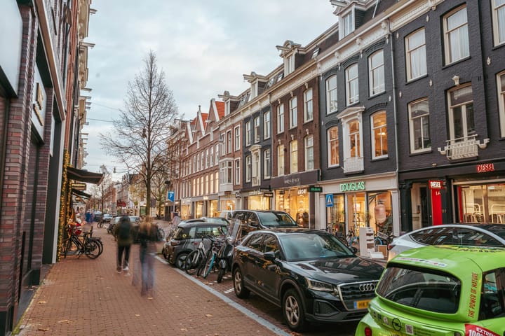 Photo 37 of Van Baerlestraat 17-3